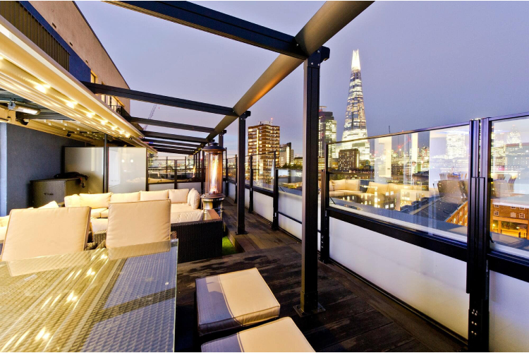 Stay Dry and Comfortable with a Retractable Pergola Rain Cover