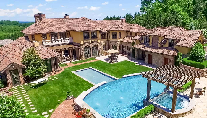 Why More High-Network-Worth Individuals Are Turning To Luxury Real Estate Auctions?